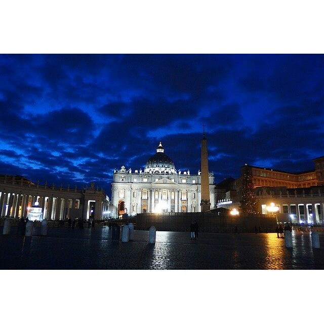 深夜のヴァチカン。昨年末にイタリアに行ってきたときの写真。ヴァチカン大好き！#イタリア　#ヴァチカン市国 #ヴァチカン #italy #vaticano #夜景 #教会 #海外の教会